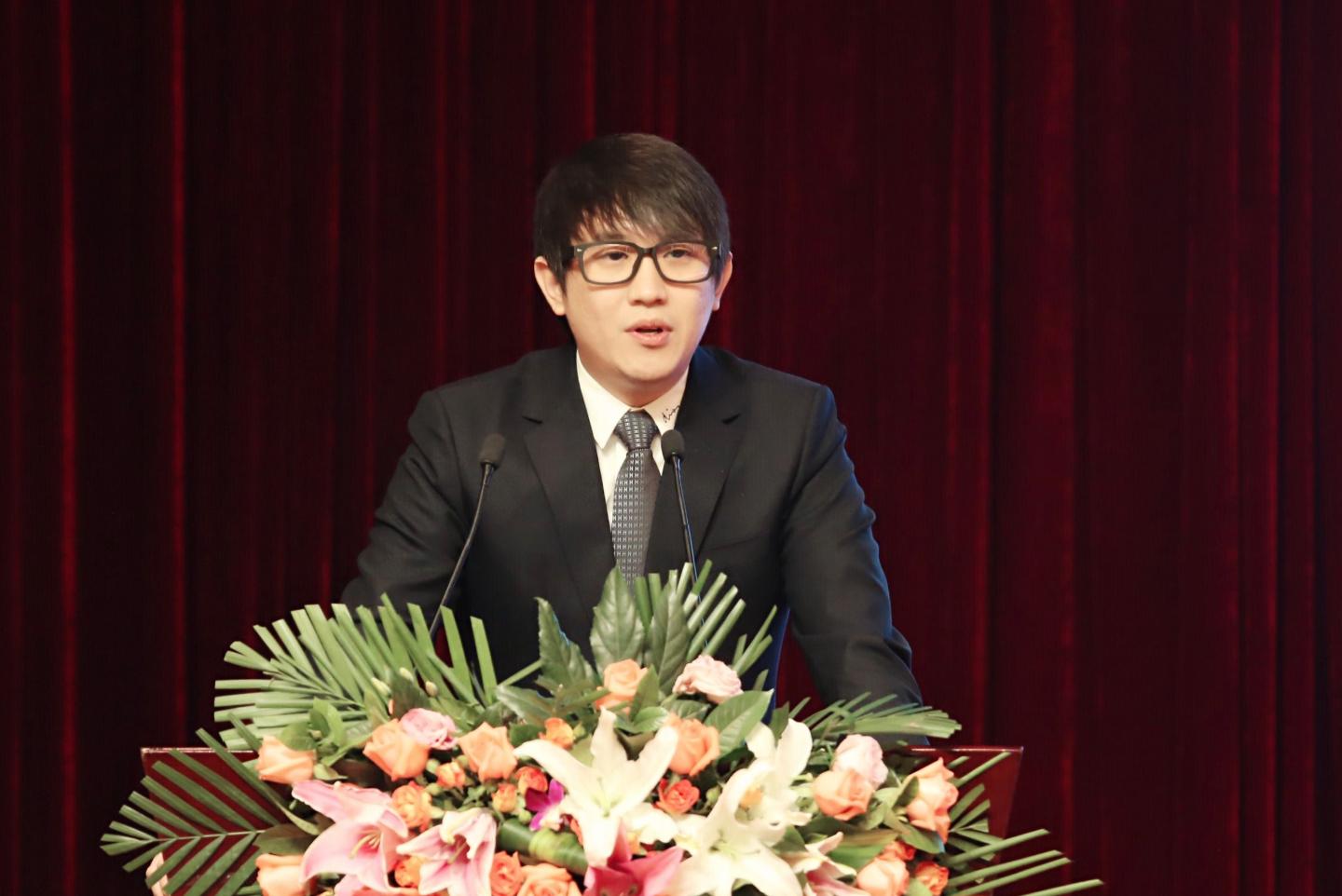 揭秘预测背后的全套路，探索新奥集团内部资料，探寻未来走向的线索